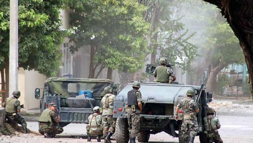 Armáda není ve městě Apatzingán poprvé. Fotografie pochází z roku 2007.