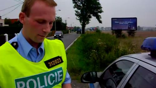 Policie pomáhající a chránící na silnicích nemá ráda kamery