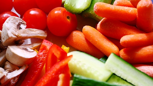 Editorial: Proč není zelenina ze supermarketů k jídlu?