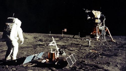 Velké konspirační teorie – Přistání Američanů na Měsíci 
