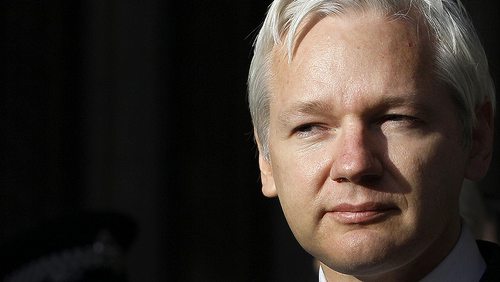 Sladká past pro Juliana Assange