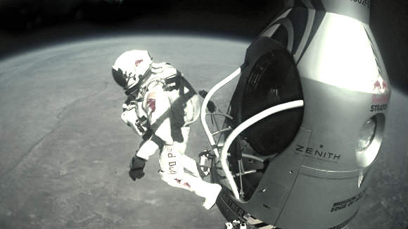 Lidský raketoplán: Felix Baumgartner letěl stratosférou