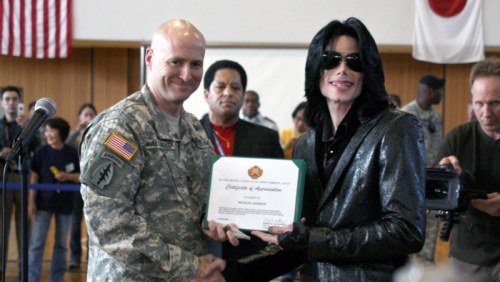 Odhalení - Michael Jackson nezemřel - narukoval do švýcarské armády