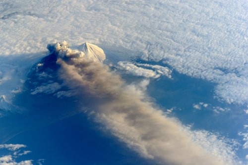 Erupce sopky Pavlof v Aleutském pohoří na Aljašce